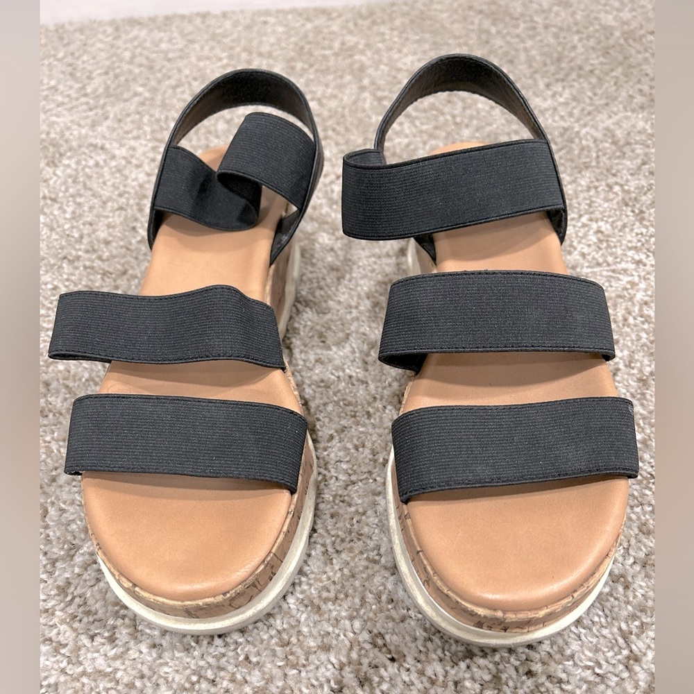 Universal Thread Sandals - Size 9.5 - Picture 2 of 6